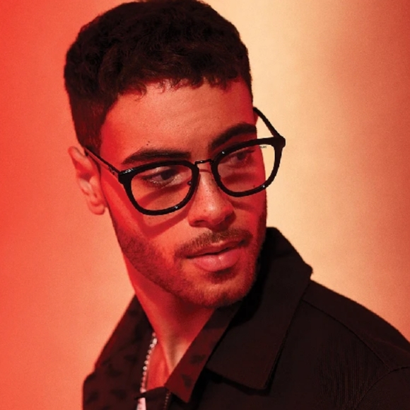 QUAY Unisex Run Around Sunglasses - Picture 3 of 6